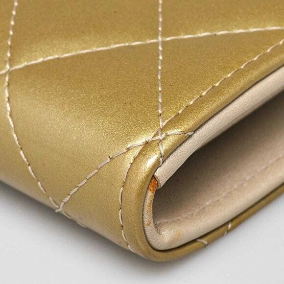 Chanel Beige Quilted Patent Leather CC Zip Wallet - Picture 3 of 10